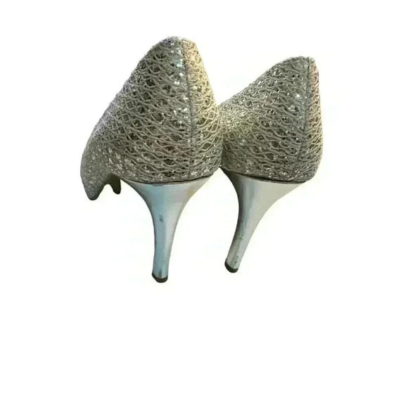 Audrey Brooke Silver Metallic Fabric Upper Peep Toe 4" Heels Size 10, Pre-Owned, - Picture 3 of 9